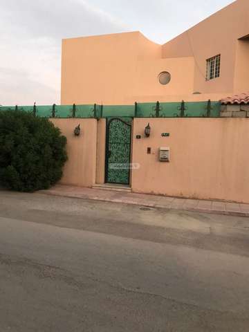 فيلا 600 متر مربع مع شقة واجهة شمالية المروج، شمال الرياض، الرياض