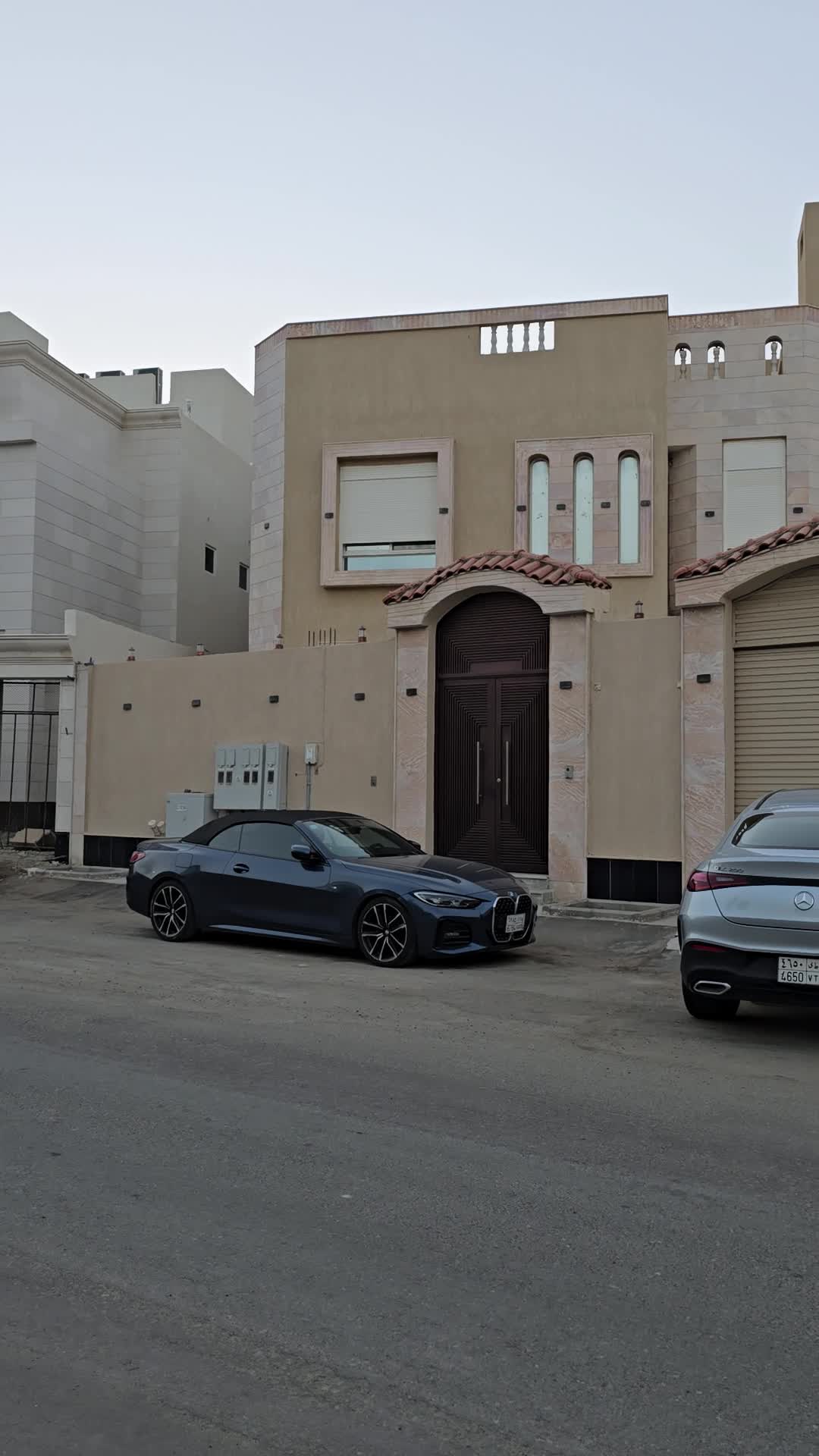 عمارة 827 متر مربع ب 3 أدوار واجهة جنوبية الشراع، شمال جدة، جدة 